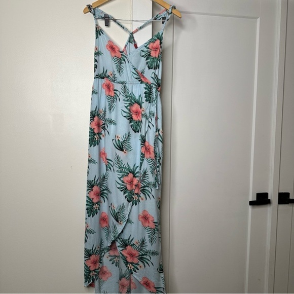 Guess Dresses & Skirts - Guess floral Maxi dress